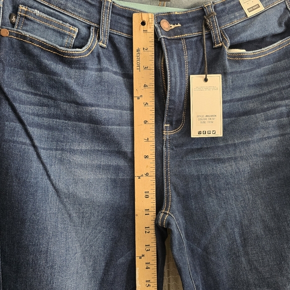 Judy Blue Flare Leg Jeans NWT Size 15/32 - Picture 3 of 6